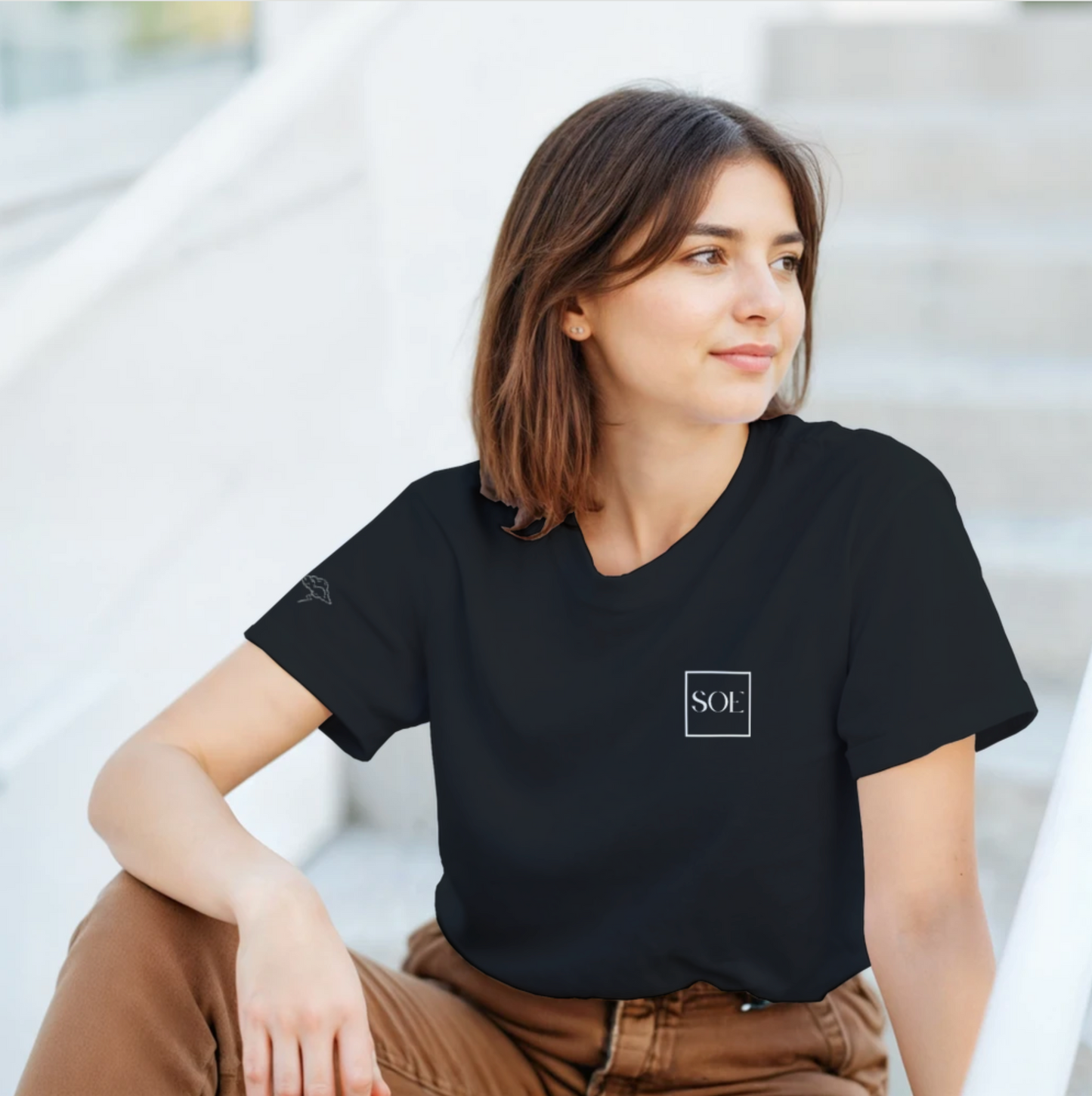 Crewneck Tee | Parrot